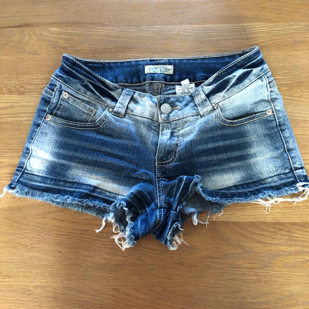 Distressed summer cutoff jean shorts - Picture 2 of 6
